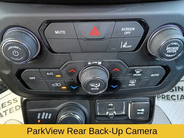 Used 2023 Red Jeep Latitude image 17