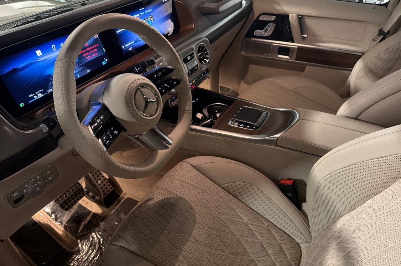 New 2026 Indium Grey Metallic Mercedes-Benz G 580e SUV image 9