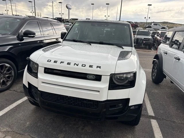 Used 2023 White Land Rover X-Dynamic SE image 2