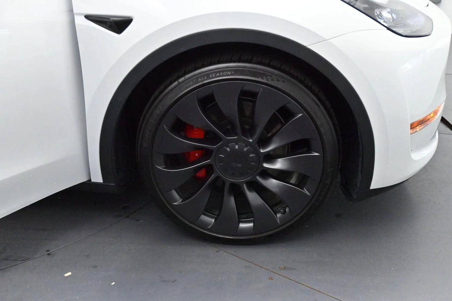 Used 2023  Tesla Performance image 30
