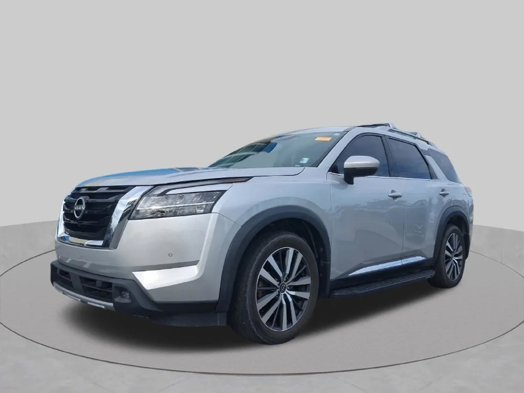Used 2022 Silver Nissan Platinum image 1