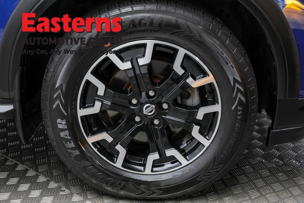 Used 2020 Blue Nissan SL image 34