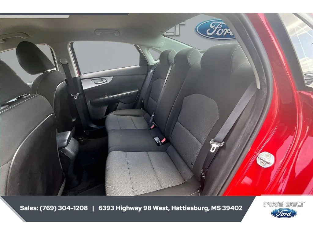 Used 2022 Currant Red Kia LXS image 19
