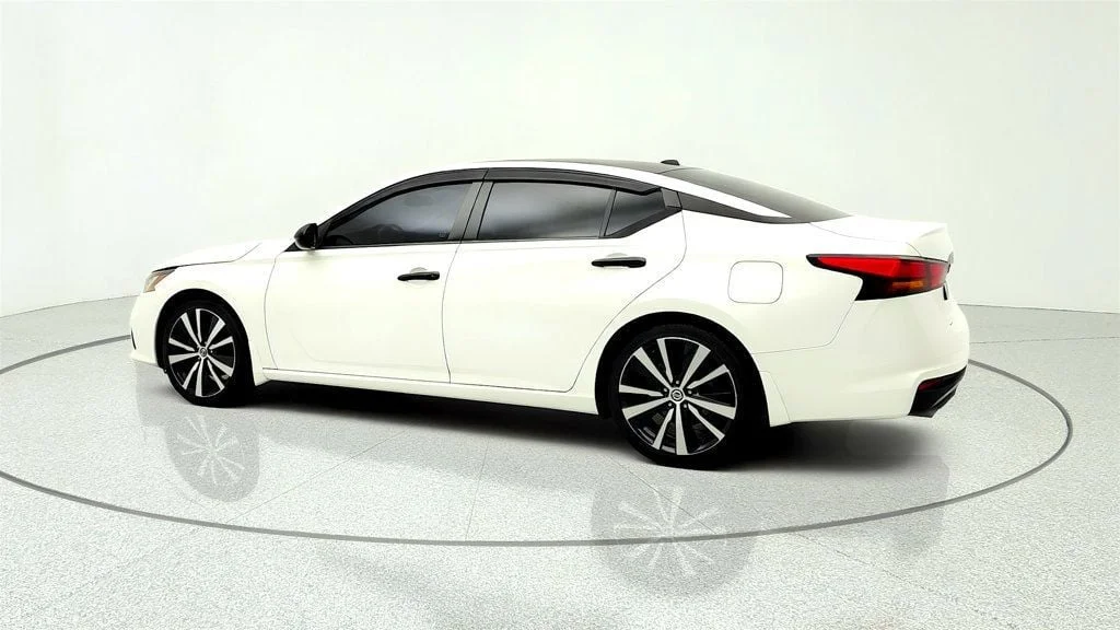 Used 2022 Pearl White Tricoat Nissan 2.5 SR Sedan image 7