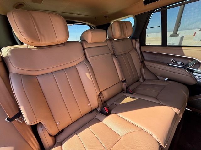 Certified Used 2025 Velocity Blue SV Bespoke Ultra Gloss Land Rover Autobiography image 17