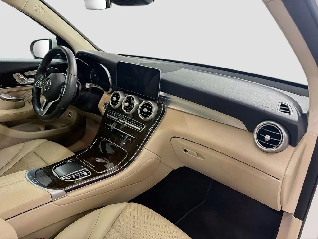 Certified Used 2022 Polar White Mercedes-Benz GLC 300 image 28