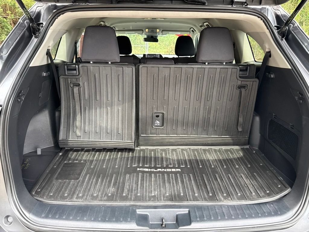 Used 2022 Gray Toyota L image 19
