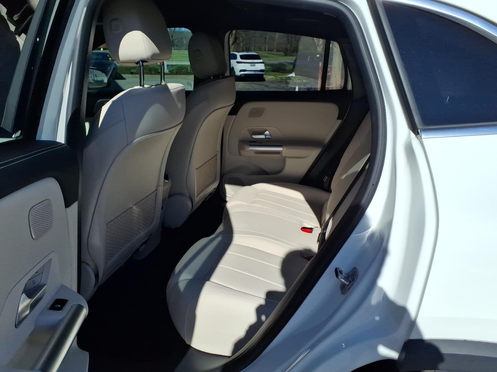 Used 2025 Polar White Mercedes-Benz GLA 250 image 31