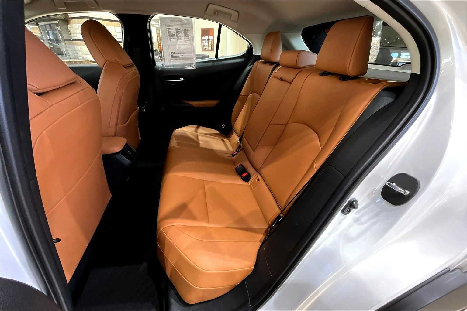 Certified Used 2022 Eminent White Pearl Lexus  image 18