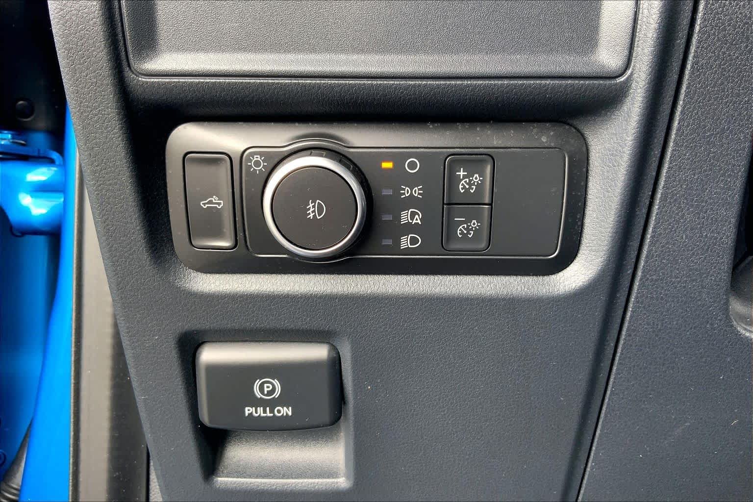 Used 2021 Velocity Blue Ford XL image 33