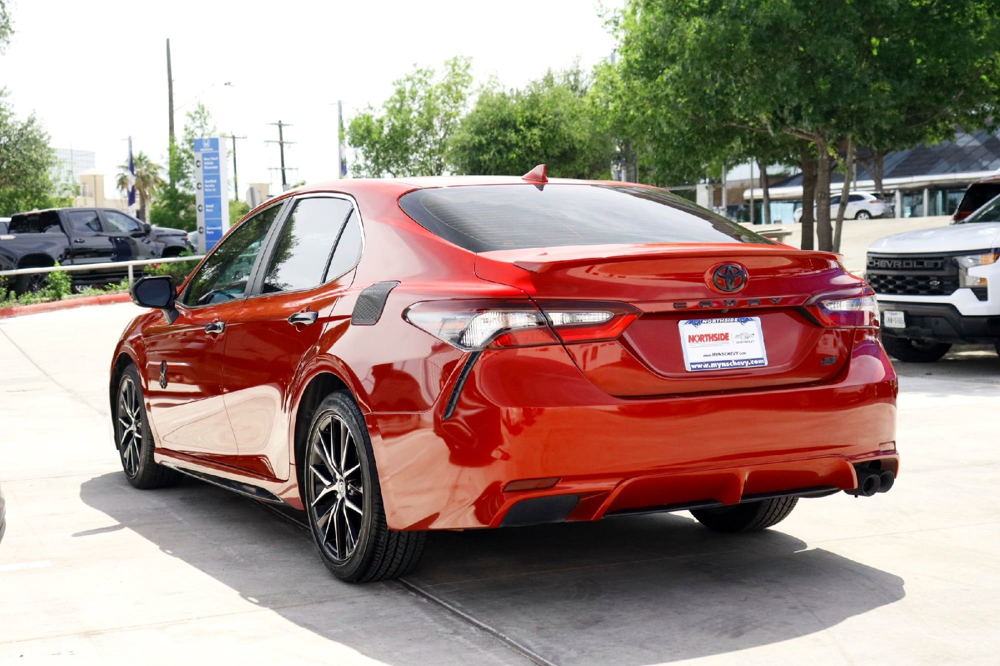 2022 Toyota Camry SE - Photo 7