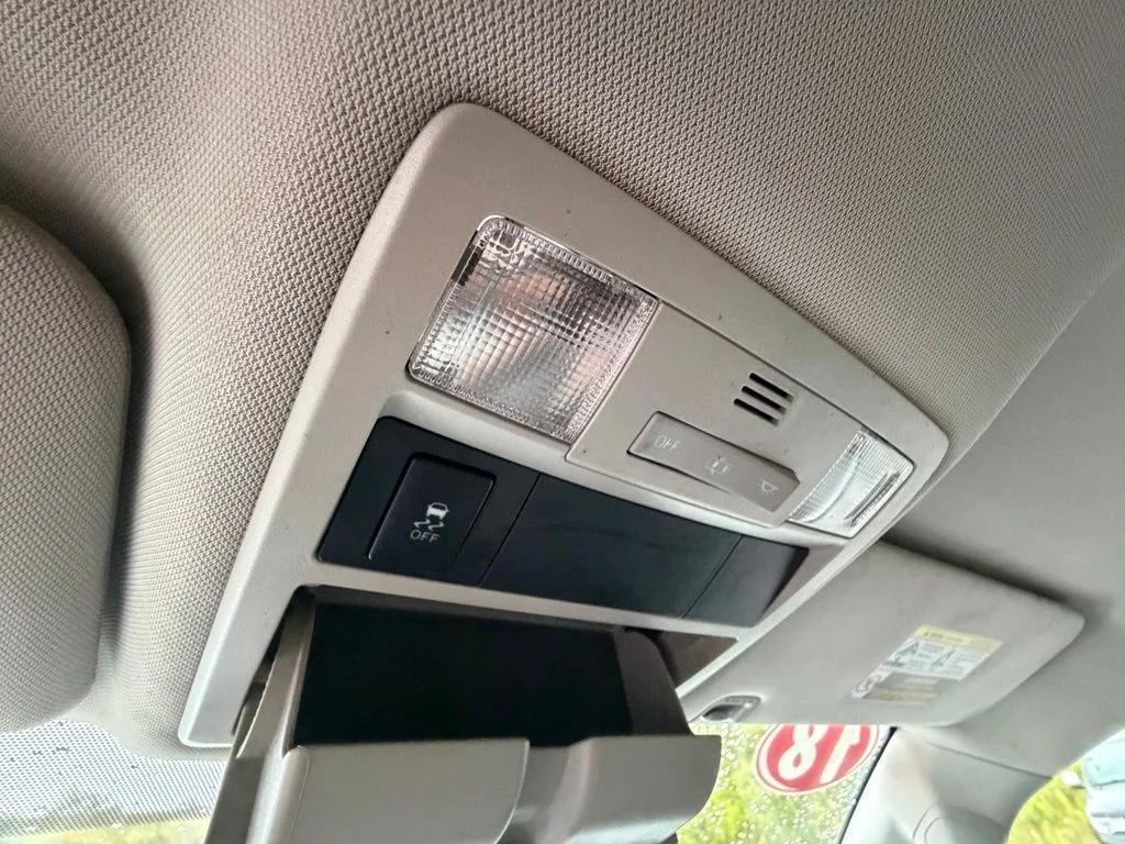 Used 2018 White Toyota SR5 image 19