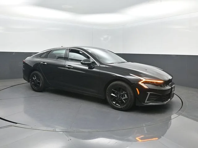 Used 2025 Black Kia LXS image 40