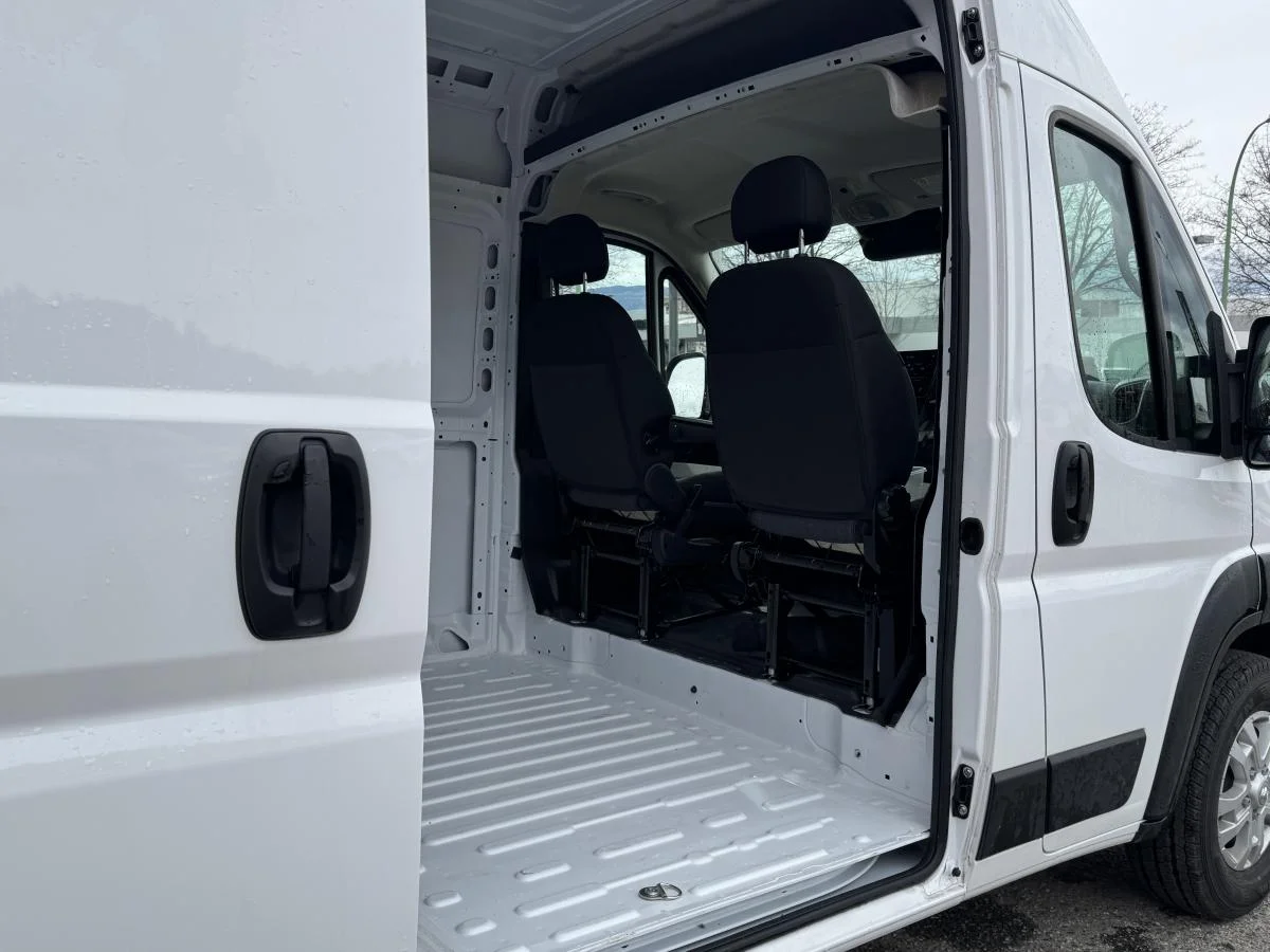 Used 2025 White RAM SLT image 6