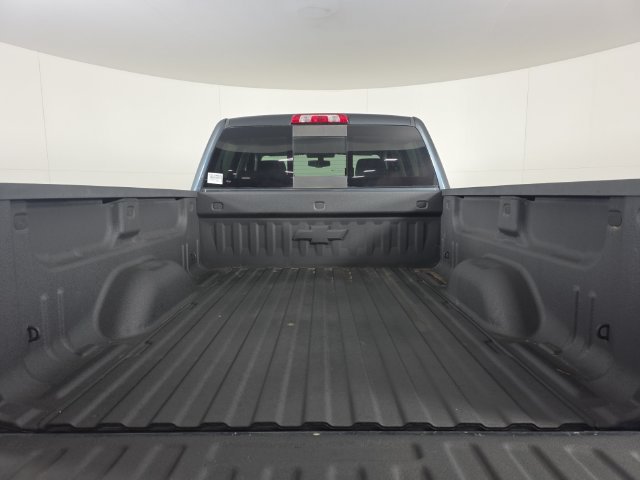 Used 2018 GRAPHITE METALLIC Chevrolet LT image 13