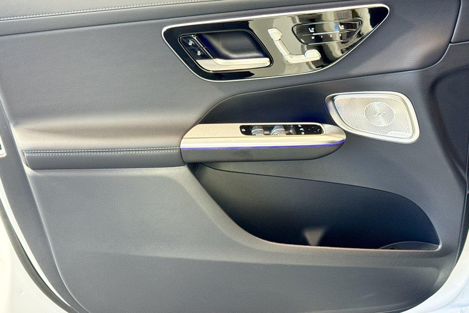 New 2026 Polar White Mercedes-Benz GLC 300 image 16