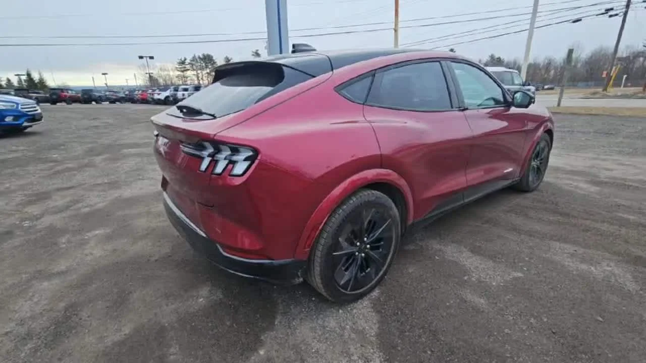 2025 Ford Mustang Mach-E GT - Photo 8