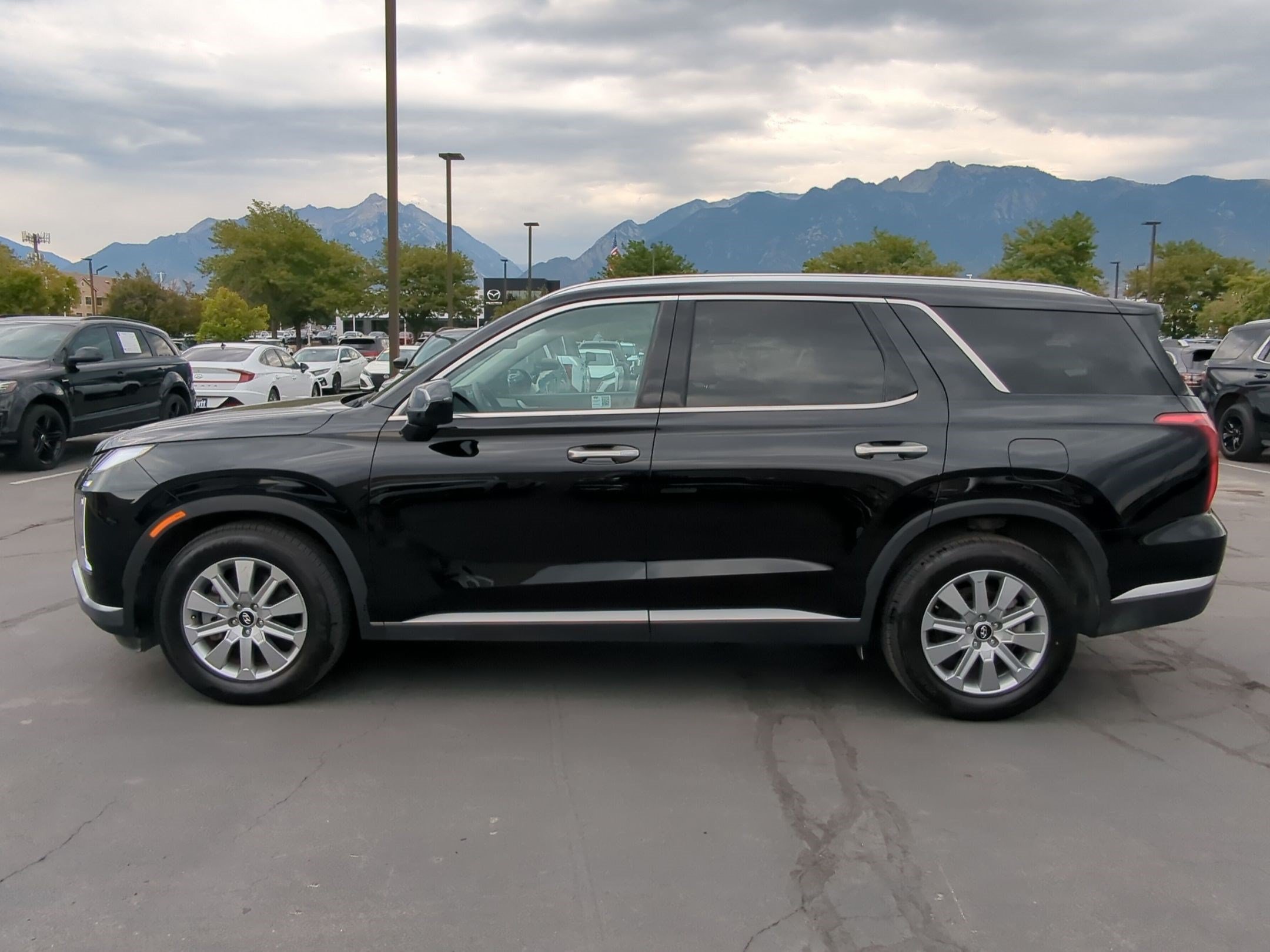 Used 2025 Abyss Black Pearl Hyundai SEL image 7