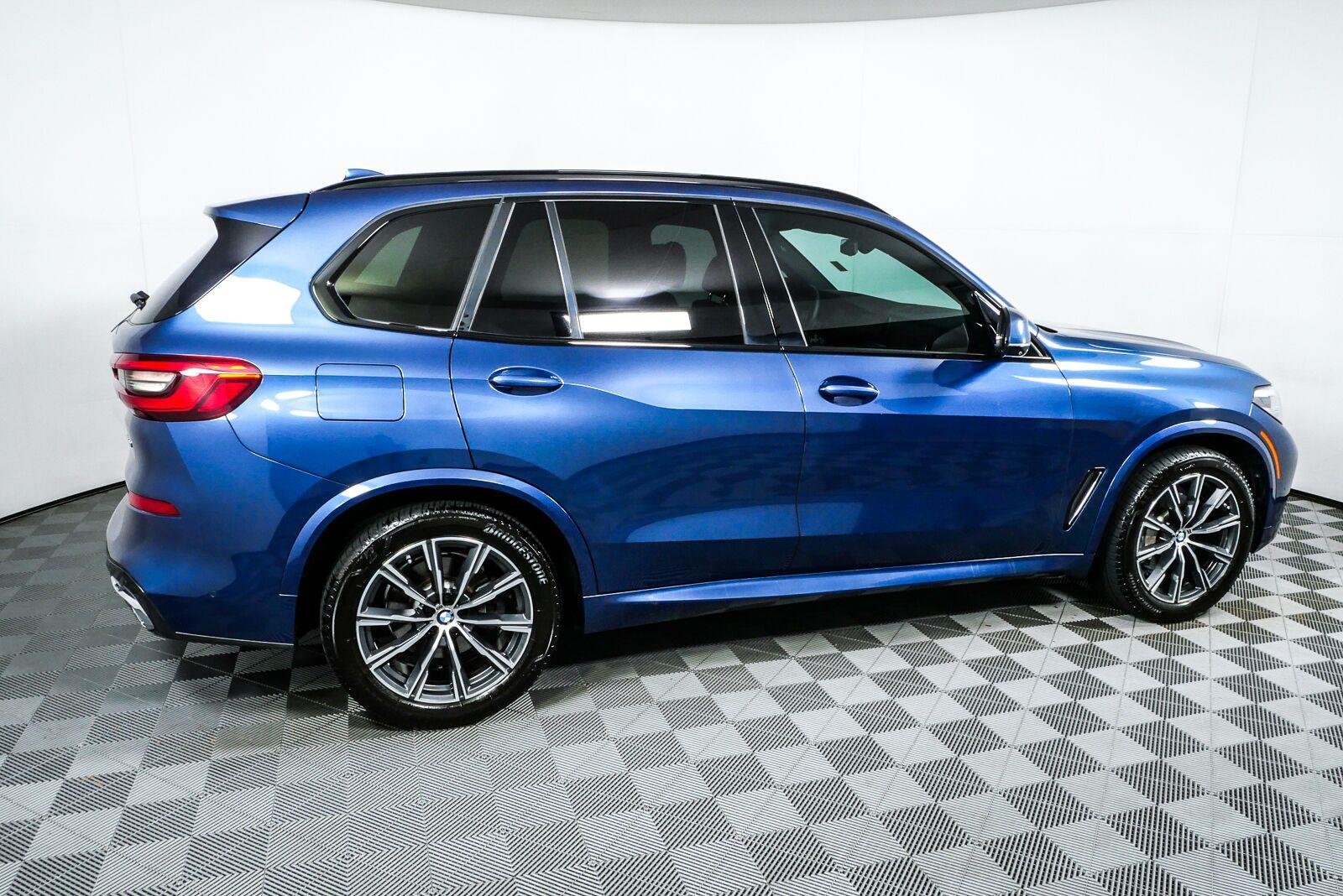 Used 2019 Tanzanite Blue II Metallic BMW xDrive40i image 2