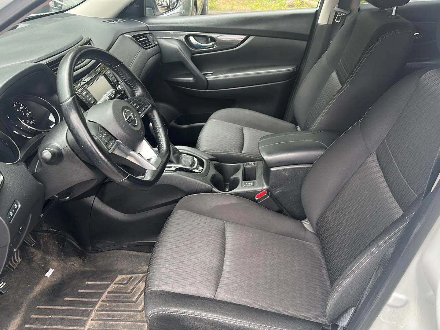 Used 2020 Pearl White Tricoat Nissan SV image 9