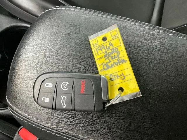Used 2020 Gray Jeep Latitude Plus image 26