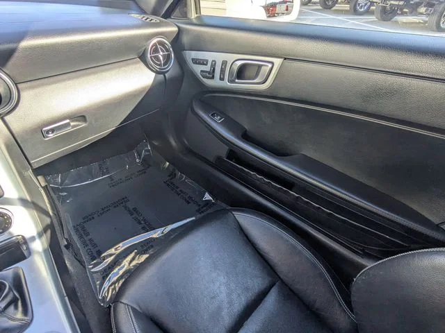 Used 2014 Diamond White Metallic Mercedes-Benz SLK 250 image 15