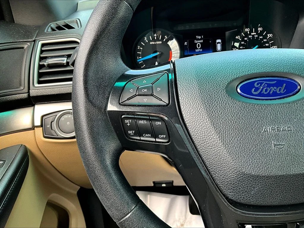 Used 2016 Red Ford Base image 11