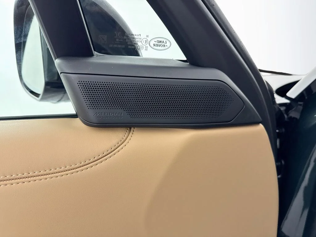 New 2027 Belgravia Green Land Rover SE image 19
