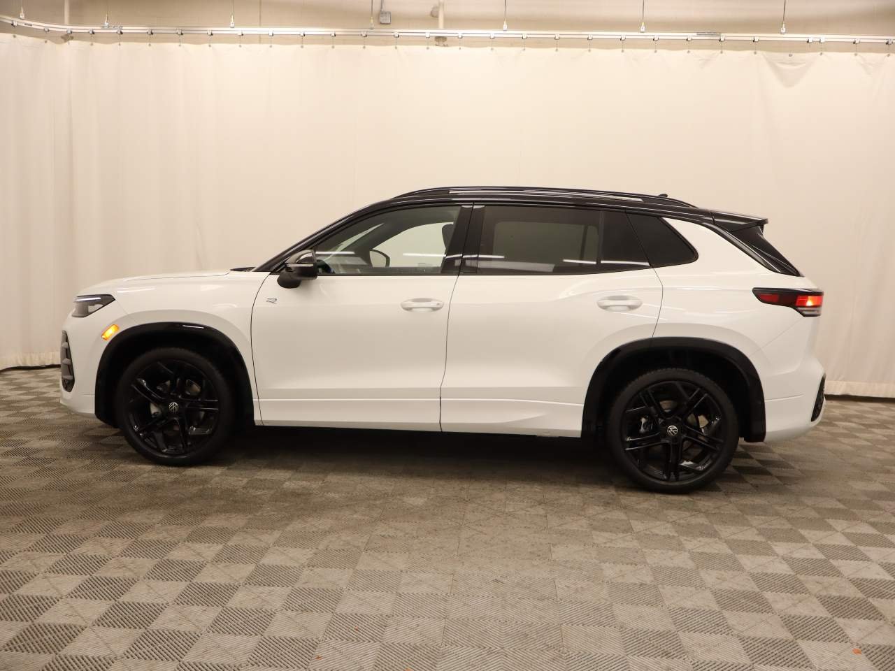 New 2026 Opal White w Volkswagen SE R-Line Black image 2