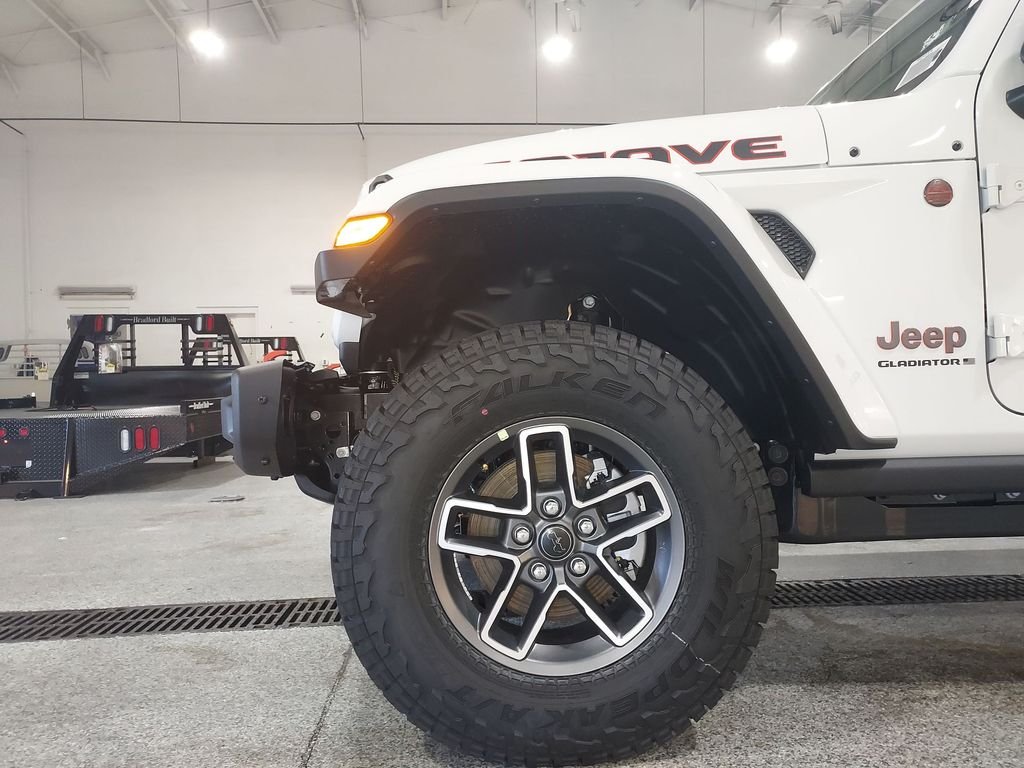 New 2026 Bright White Clear-Coat Exterior Paint Jeep Mojave X image 16