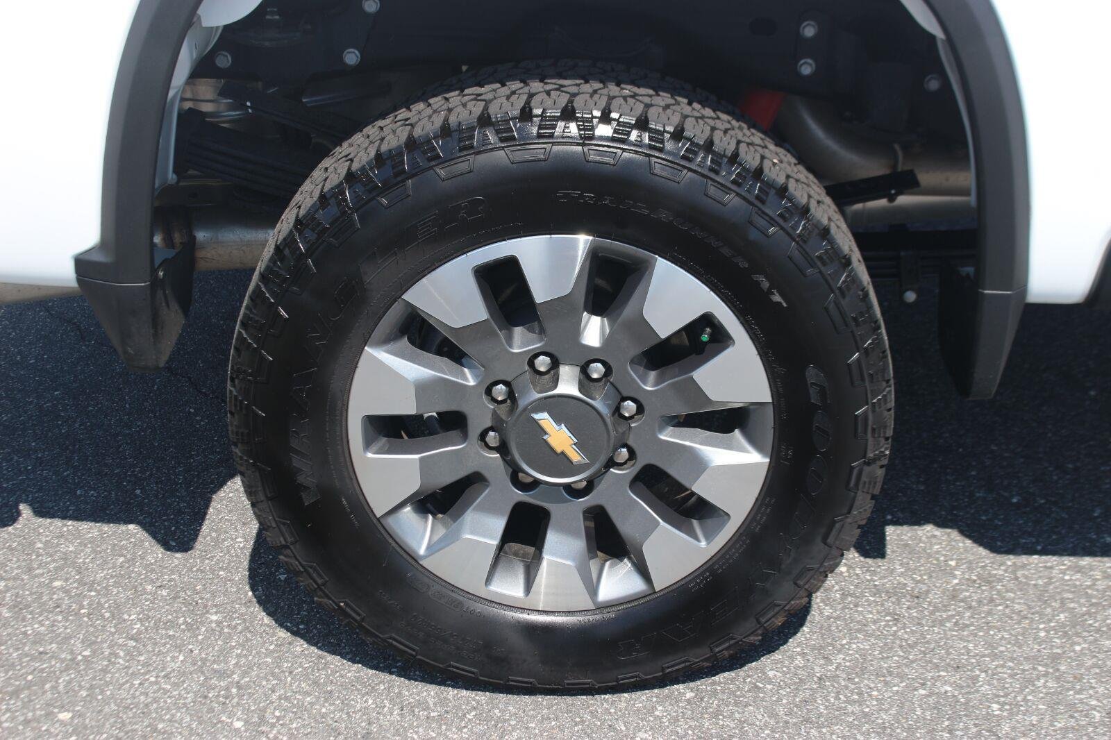 Used 2026 Summit White Chevrolet Custom image 38