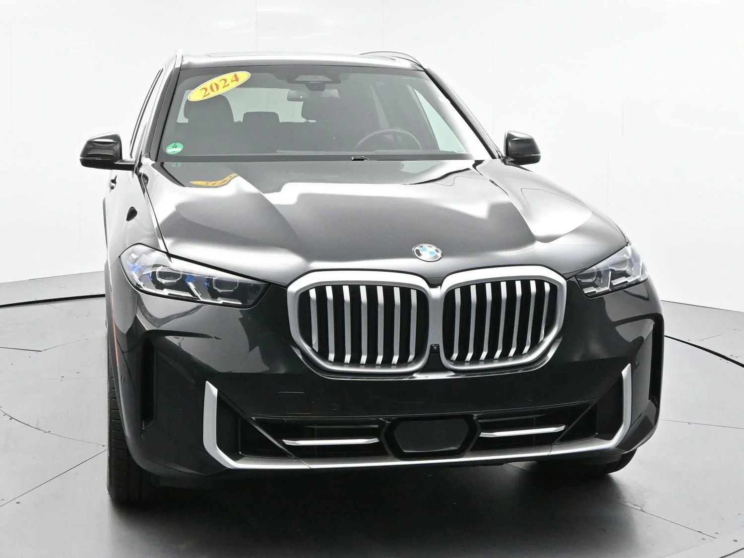 Used 2024 Carbon Black Metallic BMW xDrive40i image 2