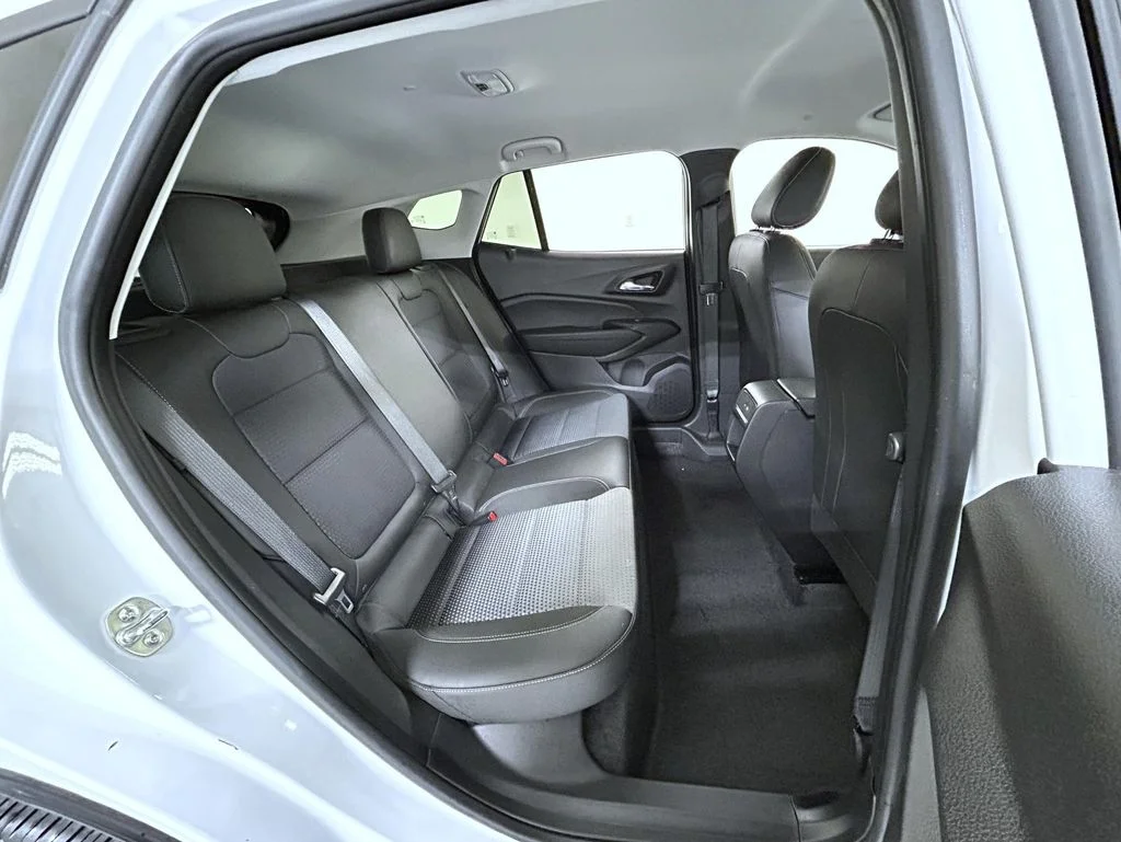 Used 2025 White Chevrolet LT image 18