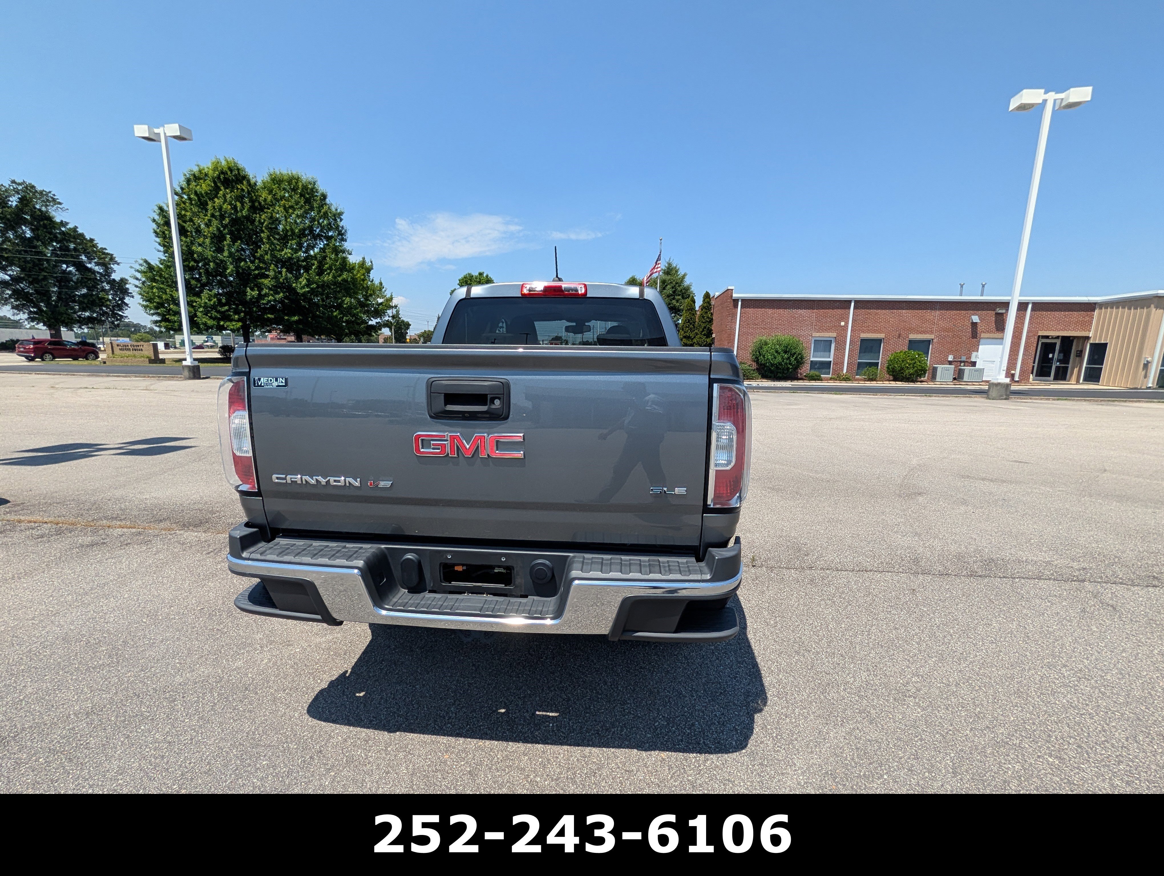 Used 2020 Satin Steel Metallic GMC 2WD SLE image 7