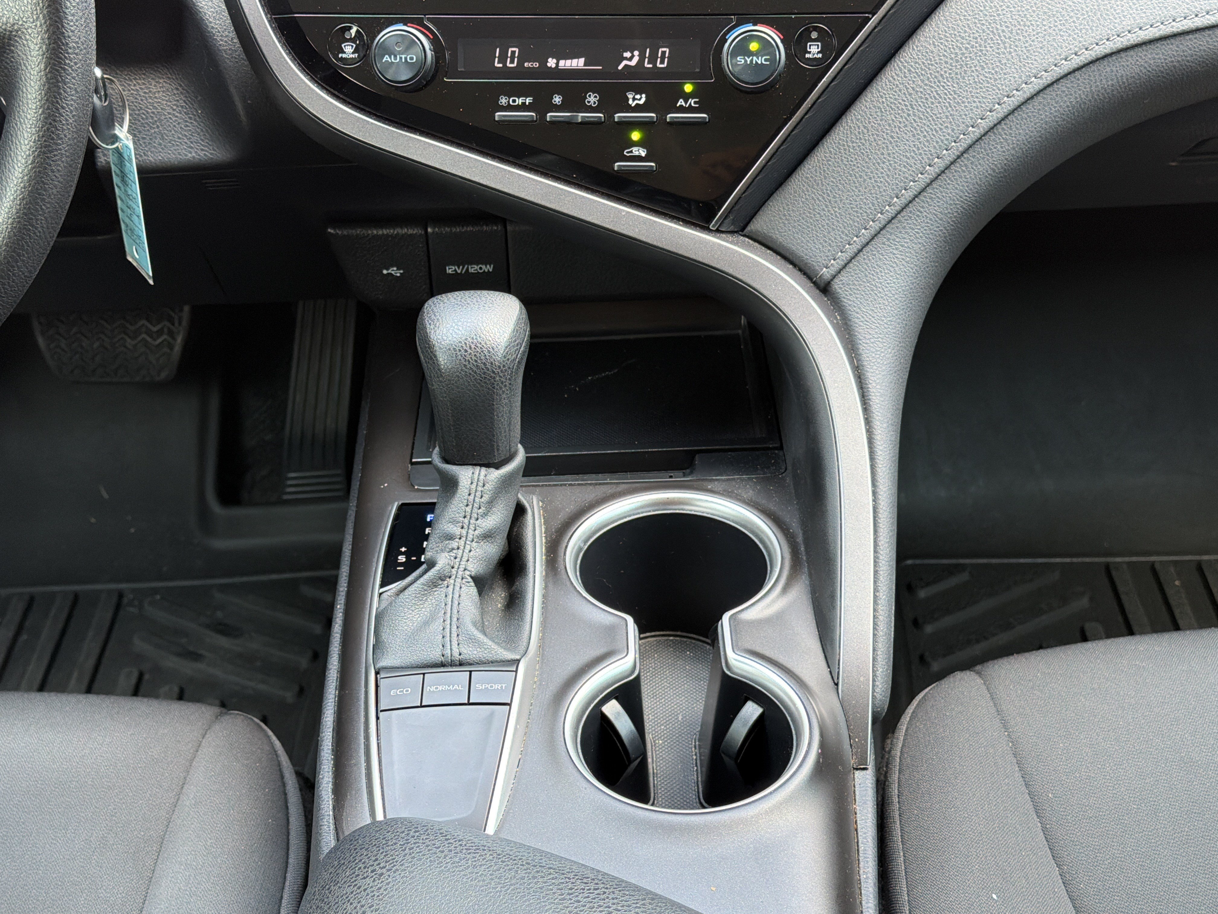 Used 2024 Ice Toyota LE image 6