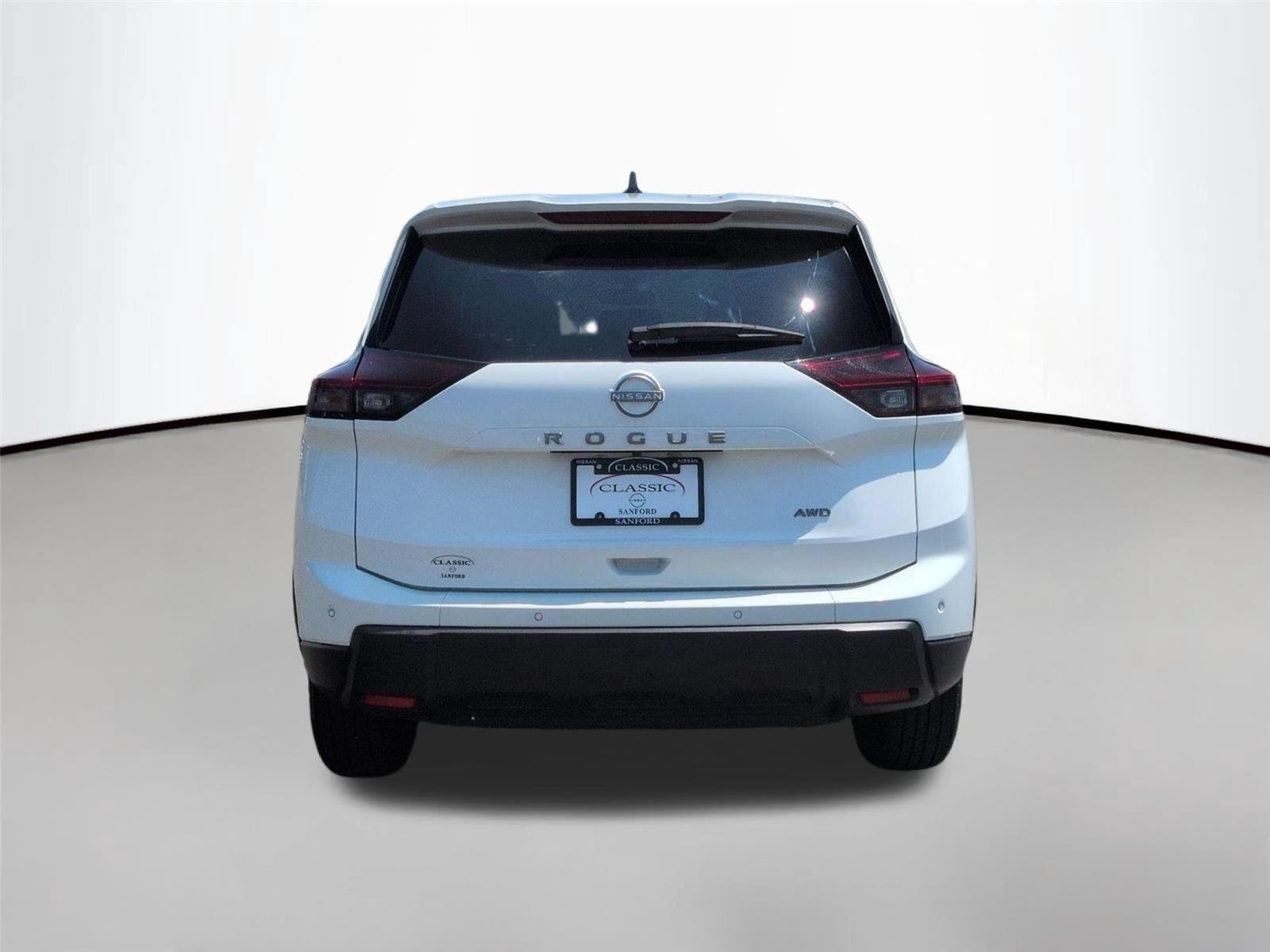 Used 2024 Glacier White Nissan S image 4