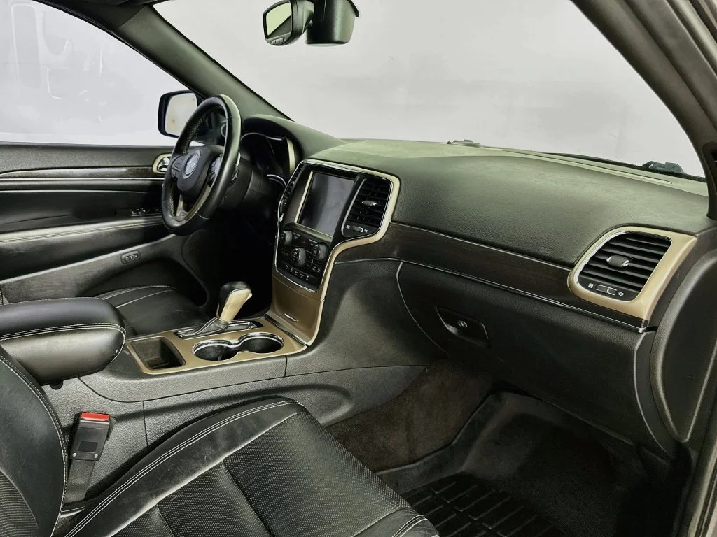 Used 2017 Gray Jeep Limited image 36