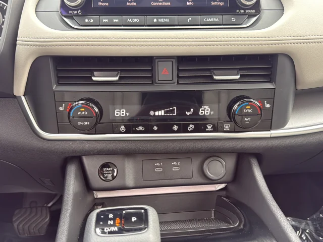 Used 2025 White Nissan SV image 21