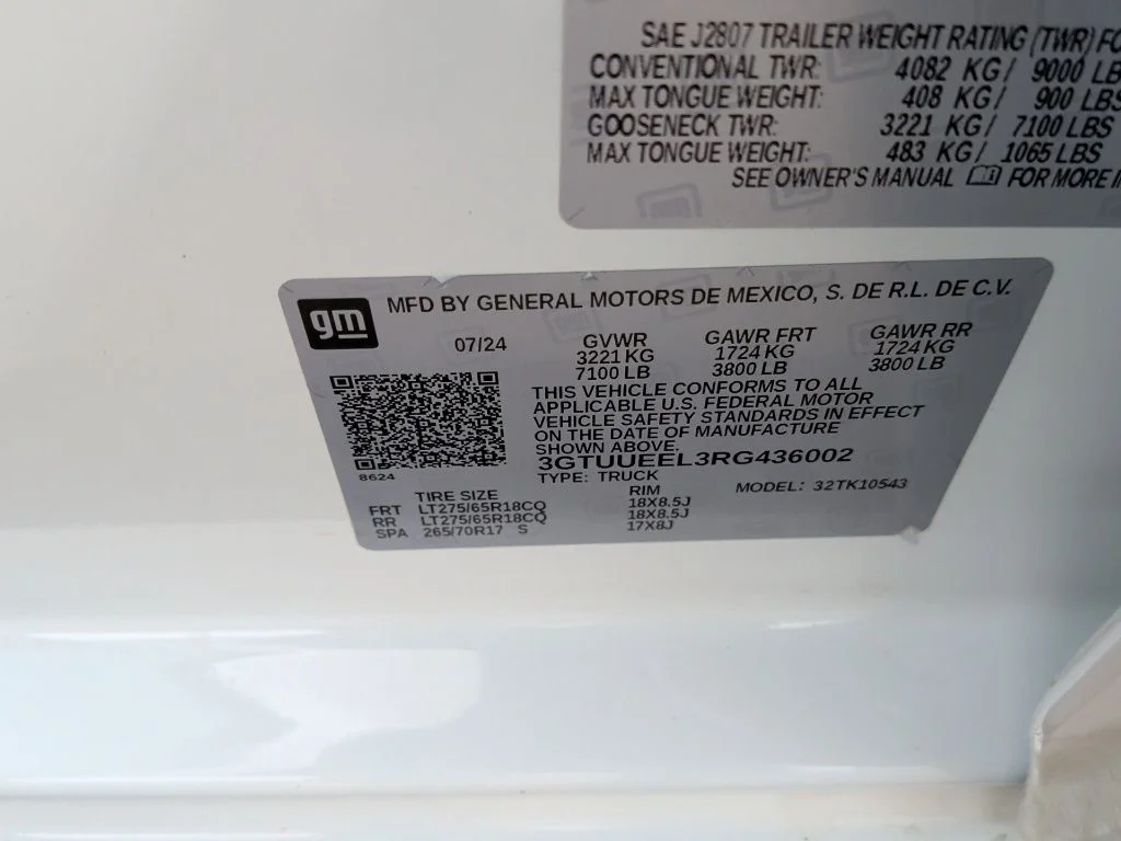 Used 2024 White GMC AT4 image 53