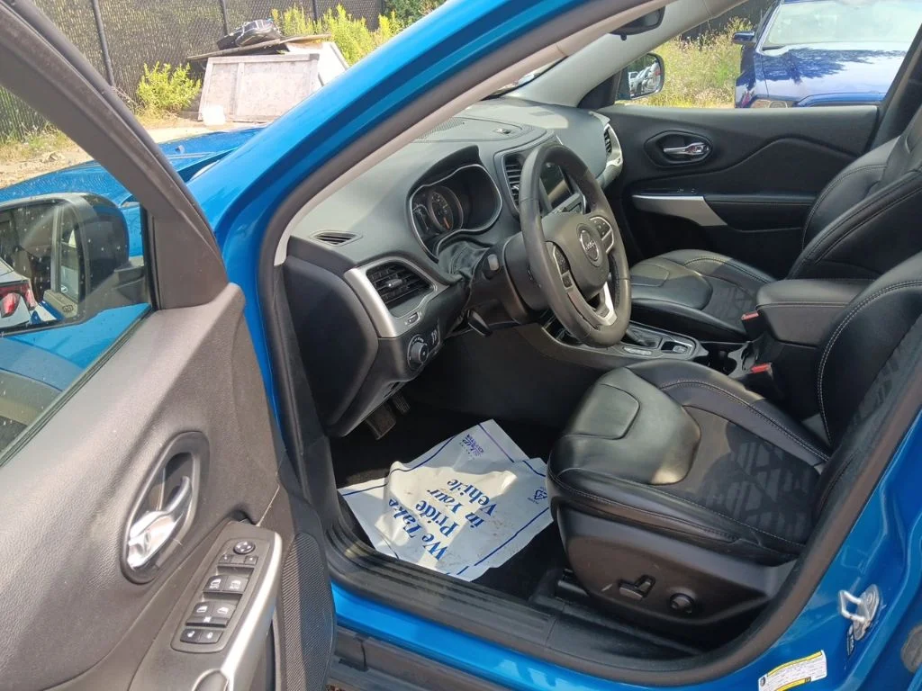 Used 2022 Hydro Blue Pearlcoat Jeep X image 15