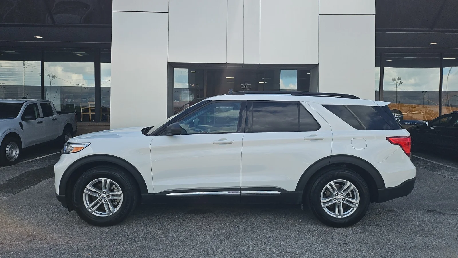 Used 2023 White Ford XLT image 2
