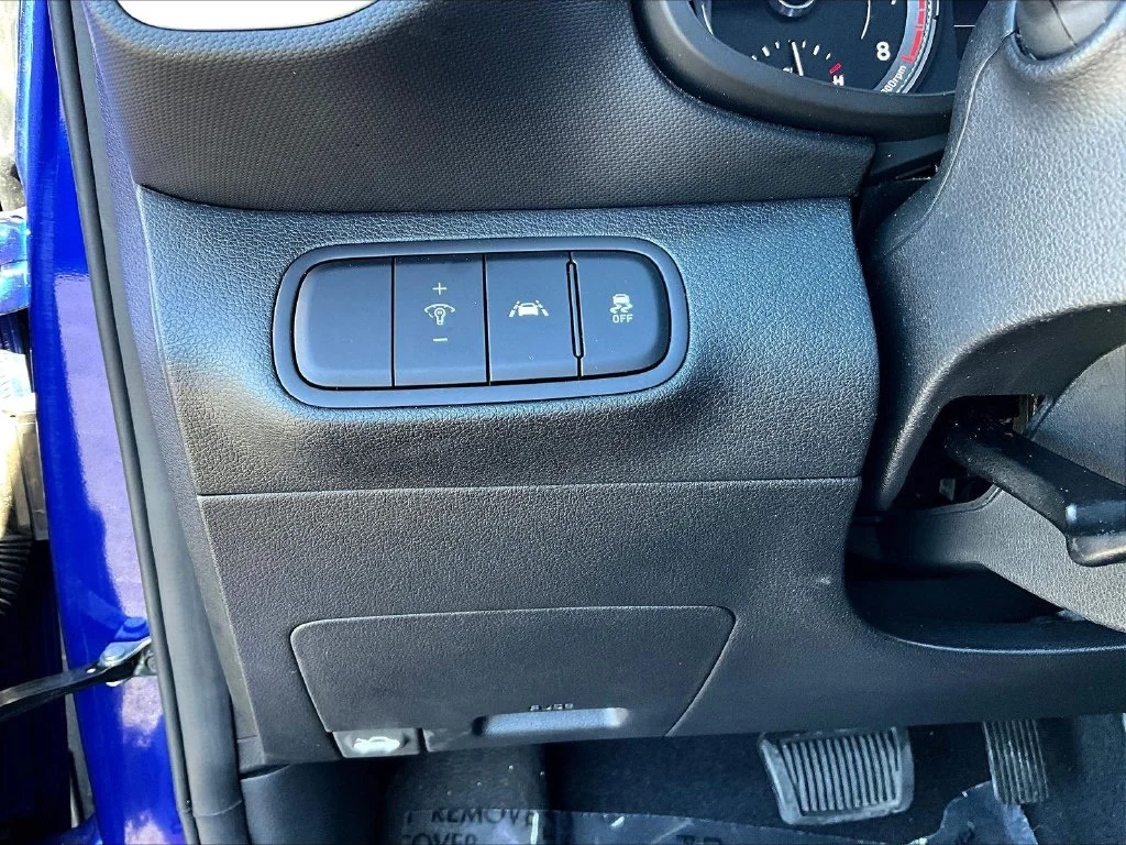 Used 2022 Blue Hyundai Limited image 18