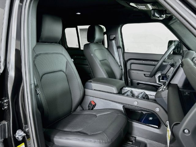 New 2026 Black Land Rover X-Dynamic SE image 25