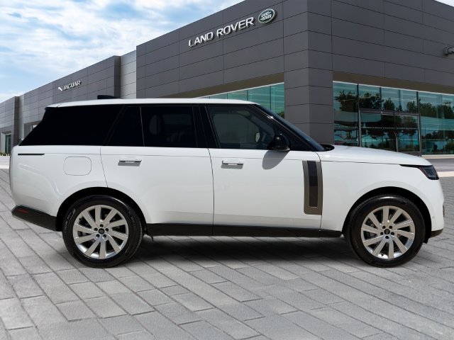 New 2027 Fuji White Land Rover SE image 6
