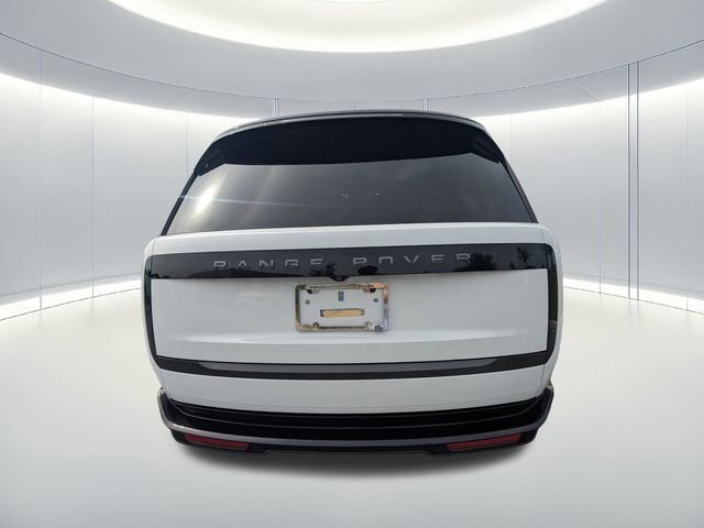 Used 2024 White Land Rover SE image 5