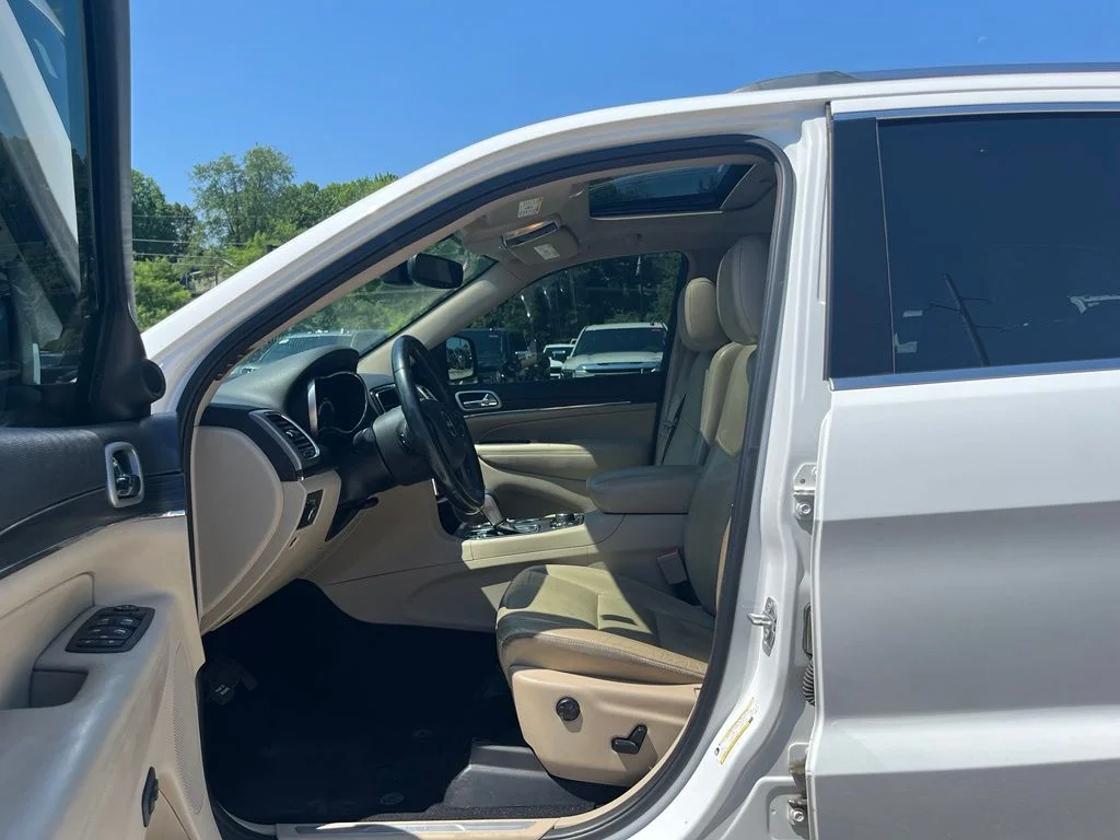 Used 2019 Bright White Clearcoat Jeep Limited image 20