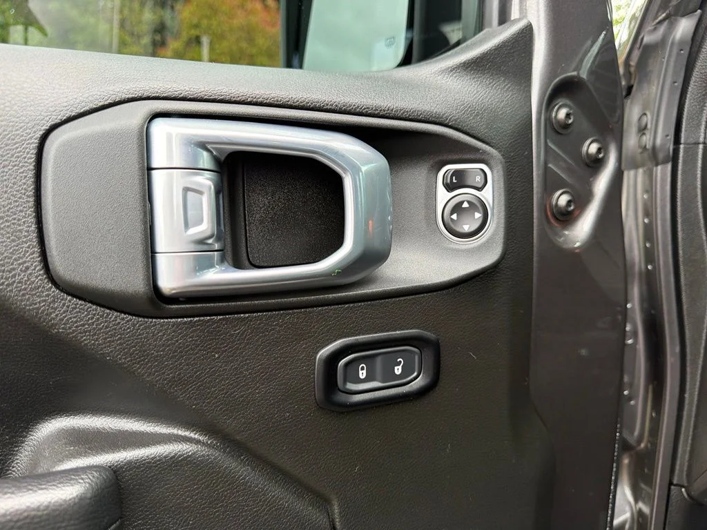 Used 2025 Granite Crystal Metallic Clearcoat Jeep Mojave image 12