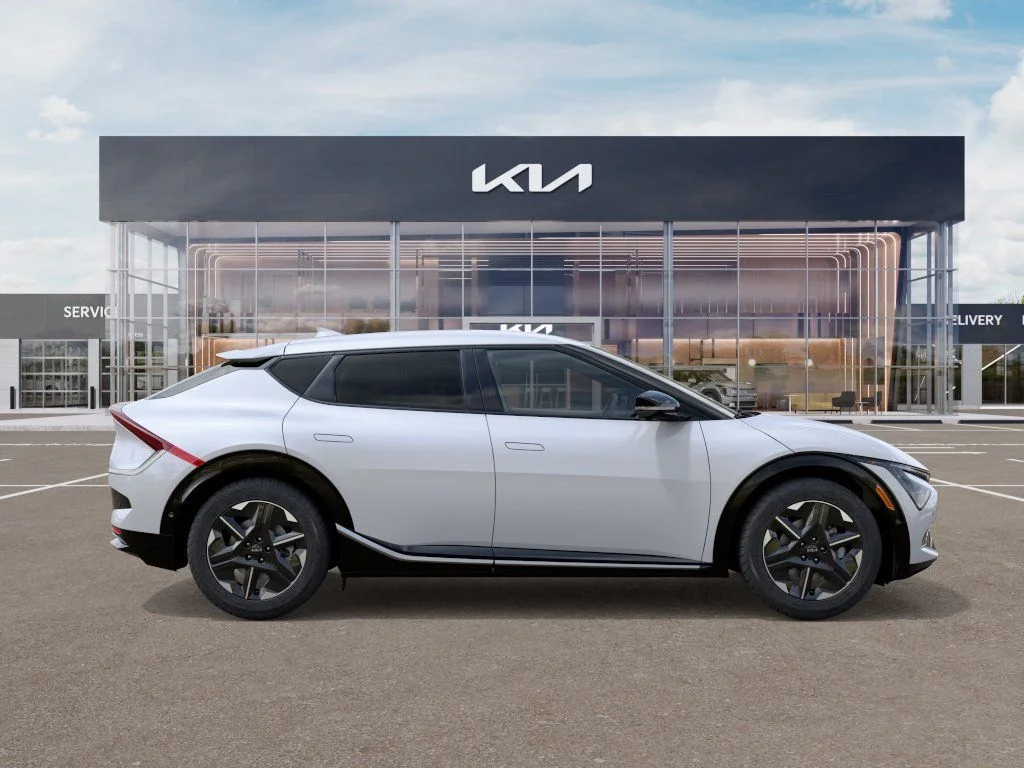 New 2026 Glacial White Pearl Kia WIND image 7