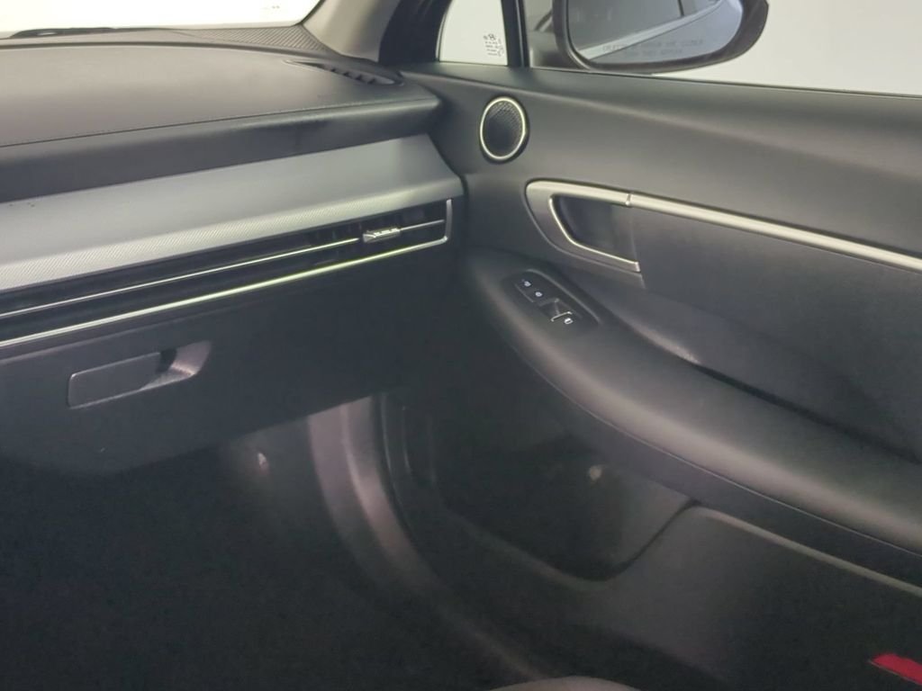 Used 2025 Gray Hyundai SE image 18