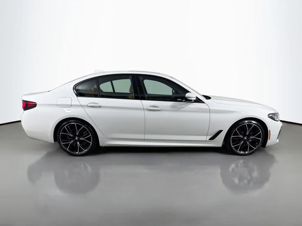 Used 2022 White BMW 530i image 4